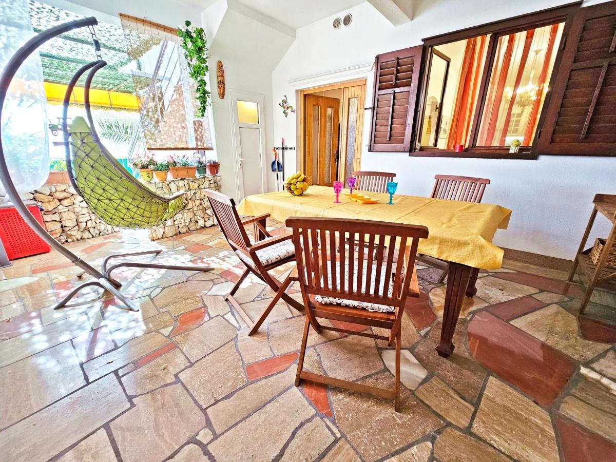 Apartman Tempera By The *