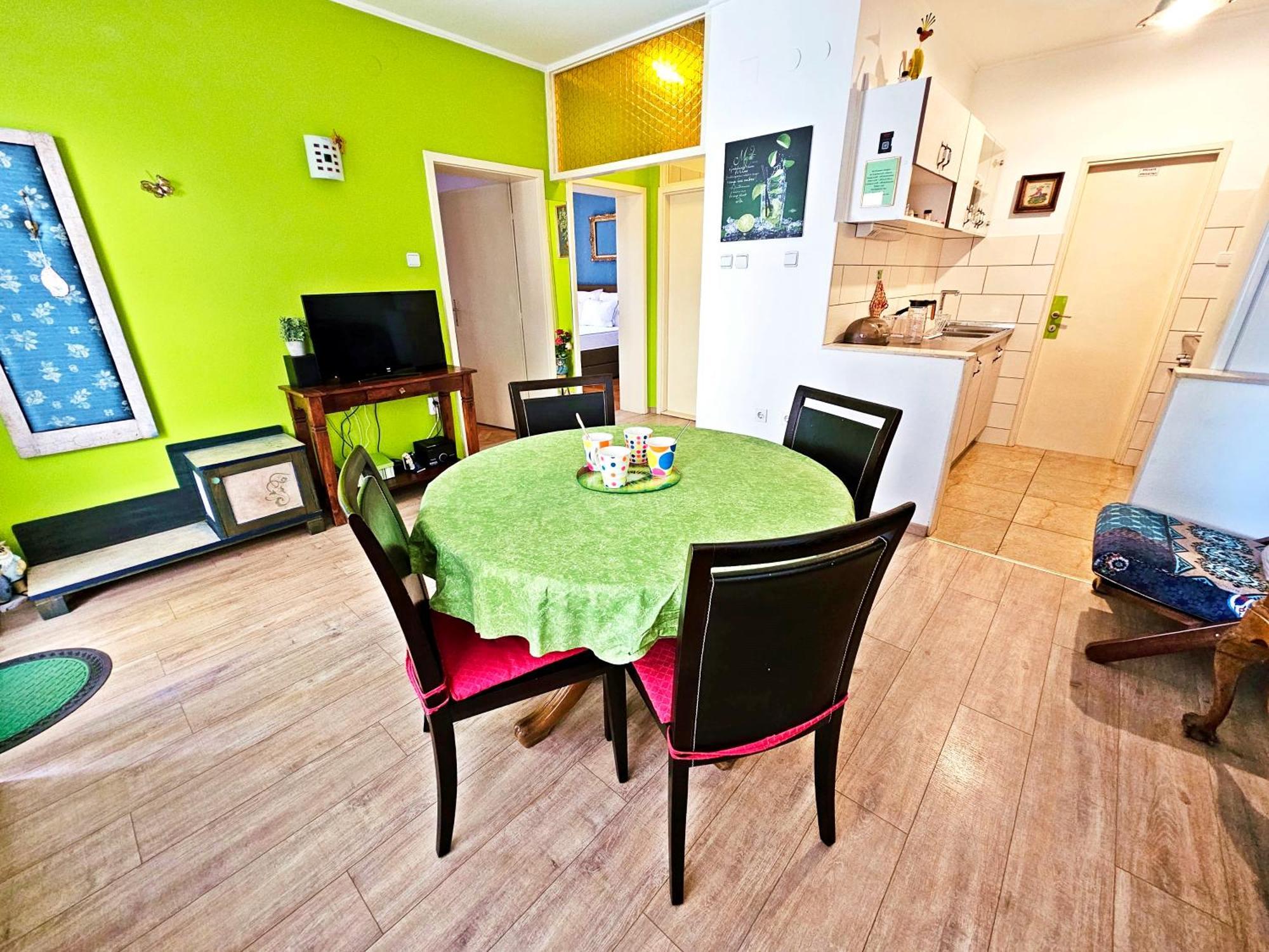 Tempera By The Apartman *